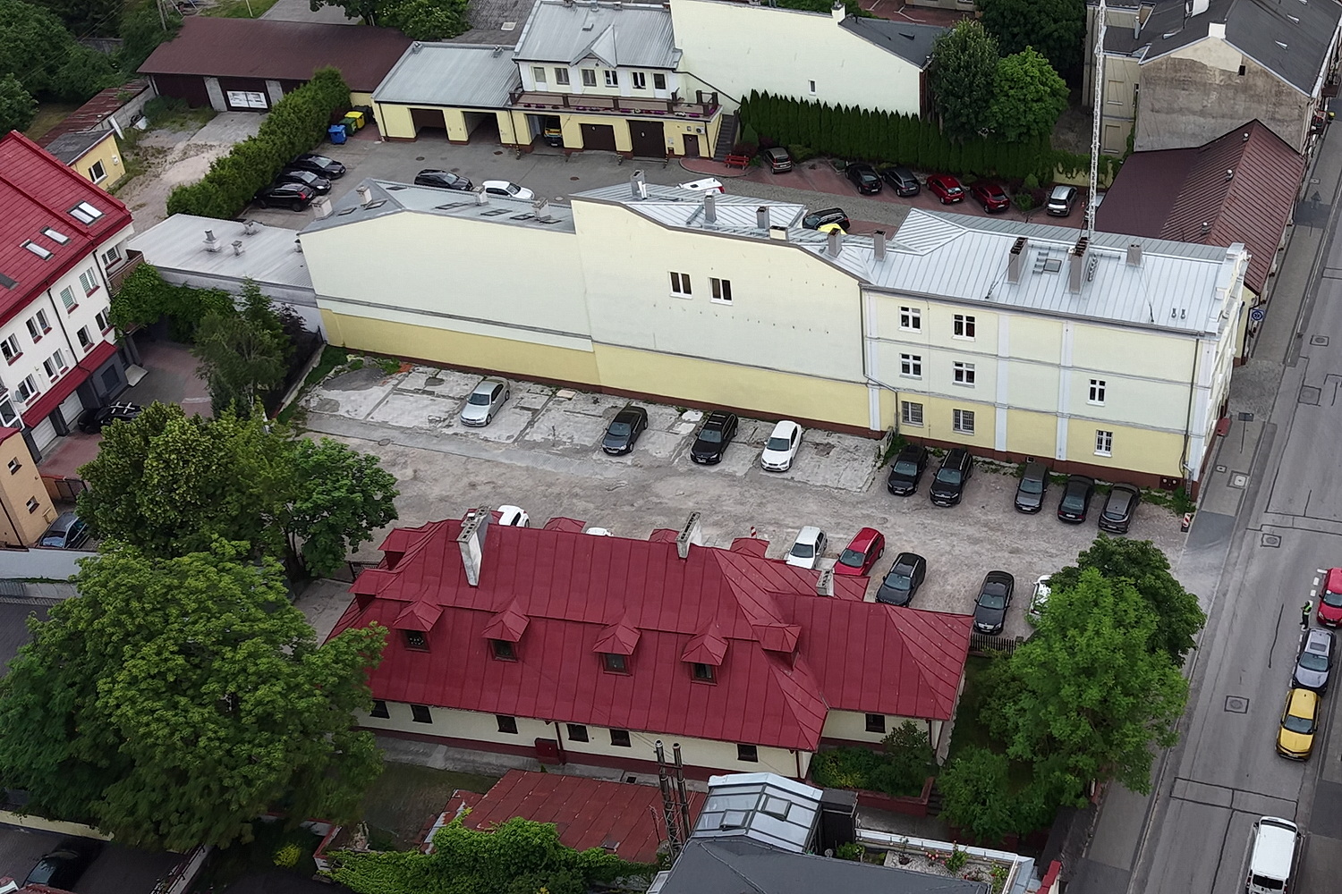 24.07.2026. Kielce. Działka przy ul. św. Leonarda w Kielcach, sąsiadująca ze Świętokrzyskim Centrum Ratownictwa Medycznego i Transportu Sanitarnego / Fot. Jarosław Kubalski – Radio Kielce 24.07.2026. Kielce. Działka przy ul. św. Leonarda w Kielcach, sąsiadująca ze Świętokrzyskim Centrum Ratownictwa Medycznego i Transportu Sanitarnego / Fot. Jarosław Kubalski – Radio Kielce