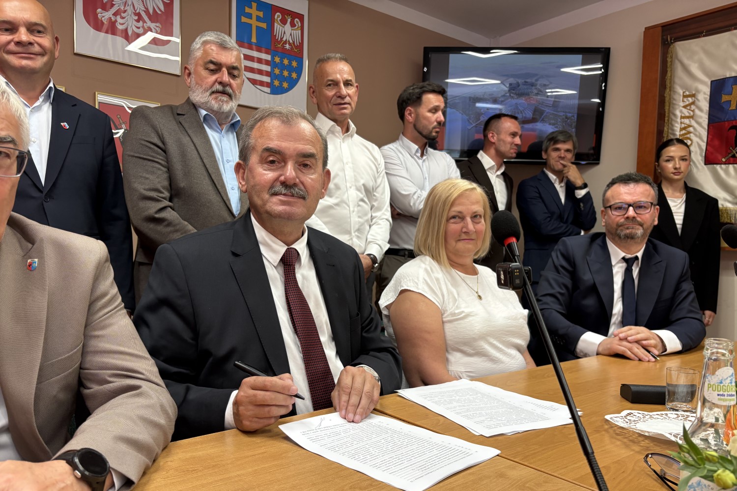 Historyczny akt podpisany. Siedem hektarów pod uzdrowisko - Radio Kielce 27.08.2026. Kazimierza Wielka. Podpisanie aktu notarialnego, który otwiera drogę do budowy nowego uzdrowiska w Kazimierzy Wielkiej / Fot. Marta Gajda-Kruk - Radio Kielce