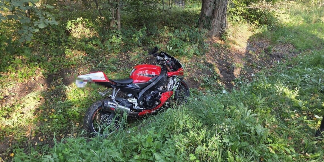 20.08.2026. Czernica w powiecie staszowskim. Zderzenie samochodu osobowego z motocyklem / Fot. KPP Staszów