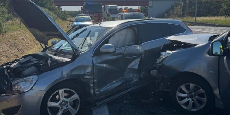 Zderzenie dwóch aut w Kijach. Są ranni - Radio Kielce 13.08.2026. Kije w powiecie pińczowskim. Wypadek / Fot. KP PSP Pińczów