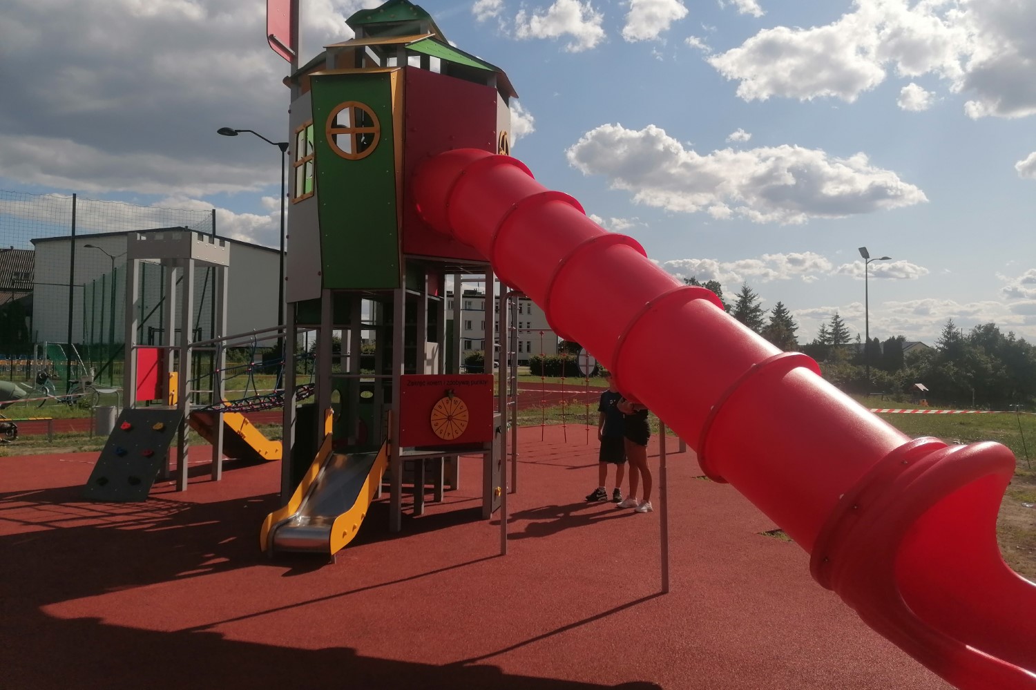 Od tyrolki po wielkie wieże. Nowy plac zabaw przyciąga małych odkrywców
