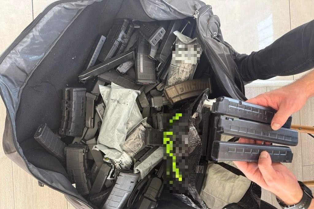 Duże ilości narkotyków i broń zabezpieczyli policjanci