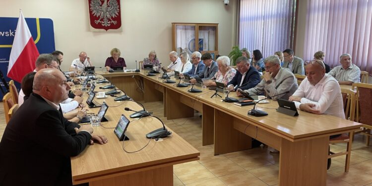 05.08.2026. Staszów. Nadzwyczajna Sesja Powiatu Staszowskiego / Fot. Grażyna Szlęzak-Wójcik - Radio Kielce