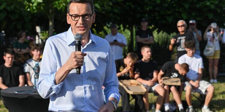 Kielecki radny PiS był na grillu u Mateusza Morawieckiego. Kary się nie boi