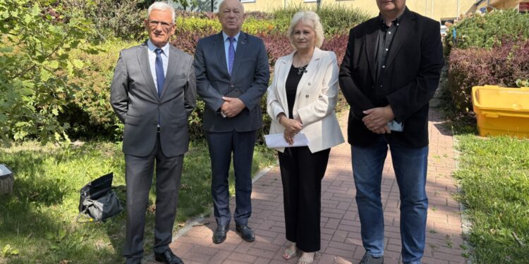 Radni PiS ze Starachowic zmienili barwy - Radio Kielce 27.08.2026. Starachowice. Klub radnych Rozwój Plus w radzie powiatu starachowickiego / Fot. Anna Głąb - Radio Kielce