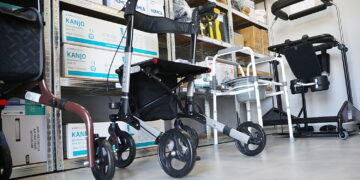 20.08.2026. Jędrzejów. Otwarcie wypożyczalni sprzętu rehabilitacyjno - opiekuńczego / Fot. Wiktor Taszłow - Radio Kielce