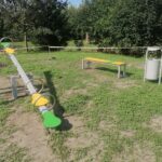 Od tyrolki po wielkie wieże. Nowy plac zabaw przyciąga małych odkrywców - Radio Kielce 03.08.2026. Kije. Na terenie Samorządowej Instytucji Kultury Kasztelania w Kijach powstał nowoczesny, wielofunkcyjny plac zabaw / Fot. Marta Gajda-Kruk - Radio Kielce
