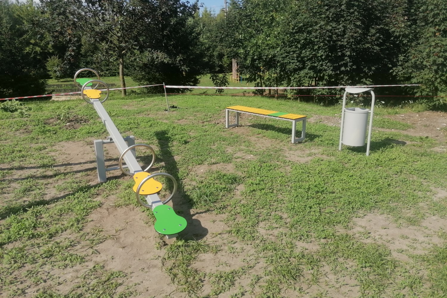 Od tyrolki po wielkie wieże. Nowy plac zabaw przyciąga małych odkrywców - Radio Kielce 03.08.2026. Kije. Na terenie Samorządowej Instytucji Kultury Kasztelania w Kijach powstał nowoczesny, wielofunkcyjny plac zabaw / Fot. Marta Gajda-Kruk - Radio Kielce