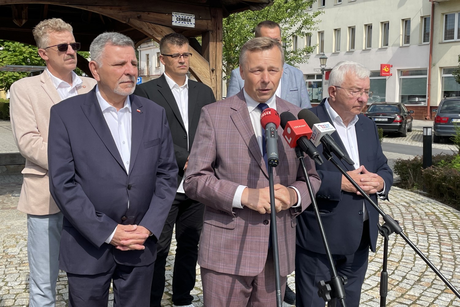 Poseł Lipiec: kielecką radę miasta zdominuje Stowarzyszenie Rozwój Plus - Radio Kielce 11.08.2026. Opatów. Konferencja prasowa Stowarzyszenia Rozwój Plus / Fot. Grażyna Szlęzak-Wójcik - Radio Kielce