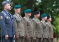 Szef MON wręczył oficerom WP decyzje o wyznaczeniu ich na nowe stanowiska służbowe