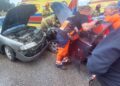 Czołowe zderzenie. Ratownicy w akcji - Radio Kielce Czołowe zderzenie. Ratownicy w akcji