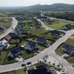 Zakończeniu budowy kompleksowej infrastruktury na nowym osiedlu w miejscowości Skiby - Radio Kielce