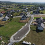Zakończeniu budowy kompleksowej infrastruktury na nowym osiedlu w miejscowości Skiby - Radio Kielce