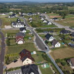 Zakończeniu budowy kompleksowej infrastruktury na nowym osiedlu w miejscowości Skiby - Radio Kielce