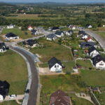 Zakończeniu budowy kompleksowej infrastruktury na nowym osiedlu w miejscowości Skiby - Radio Kielce