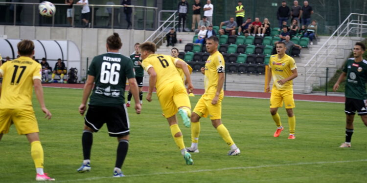 Czarni lepsi od wicelidera tabeli