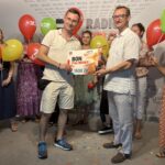 Słuchacz Radia Kielce wygrał 1500 zł na paliwo - Radio Kielce 04.08.2026. Radio Kielce. Odbiór nagrody w konkursie „Hasło Dnia” / Fot. Karolina Piasecka - Radio Kielce