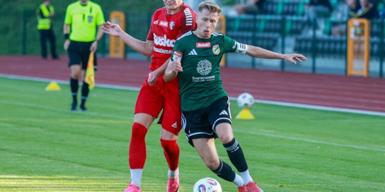 Podział punktów w starachowickich derbach - Radio Kielce Mecz Star Starachowice - AKS Busko-Zdrój / Fot. Star Starachowice Karol Kochańczyk Fotografia Sportowa