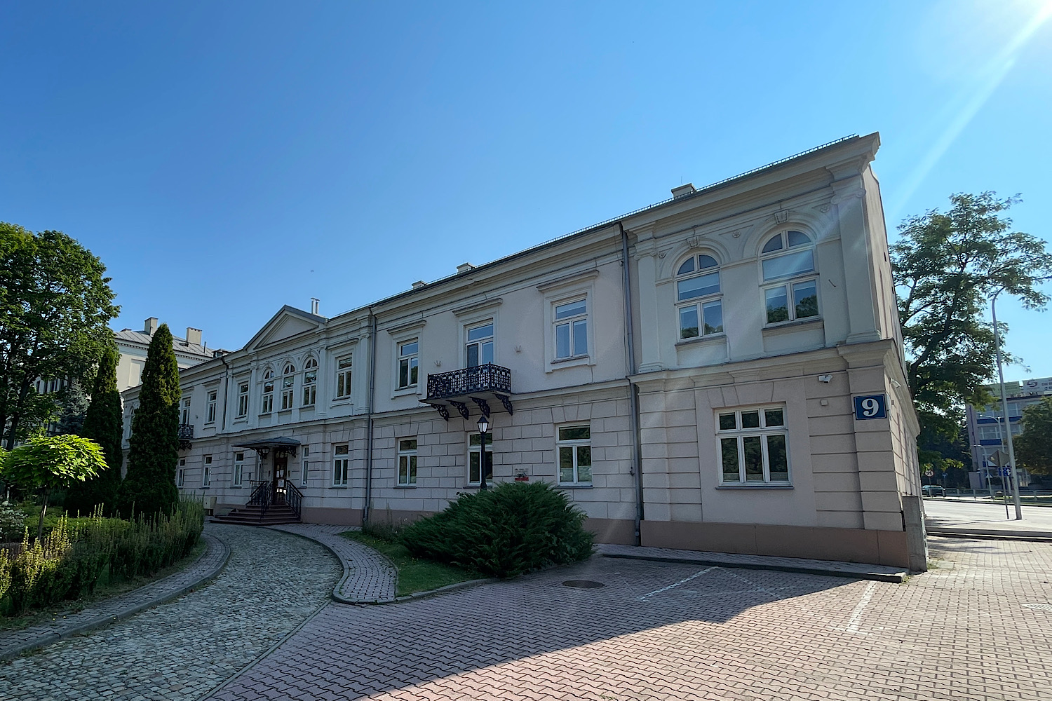 Dawna siedziba świętokrzyskiego NFZ na sprzedaż