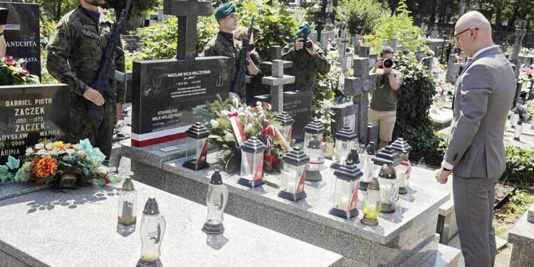 Kielce składają hołd powstańcom - Radio Kielce 01.08.2026. Kielce. Cmentarz Stary. Obchody rocznicy Powstania Warszawskiego / Fot. Jarosław Kubalski - Radio Kielce