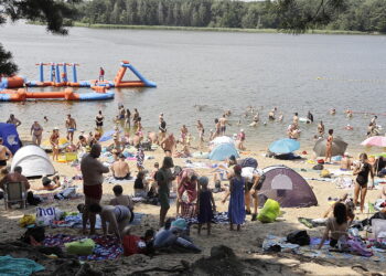 01.08.2026 Cedzyna. Plażowicze / Fot. Jarosław Kubalski - Radio Kielce