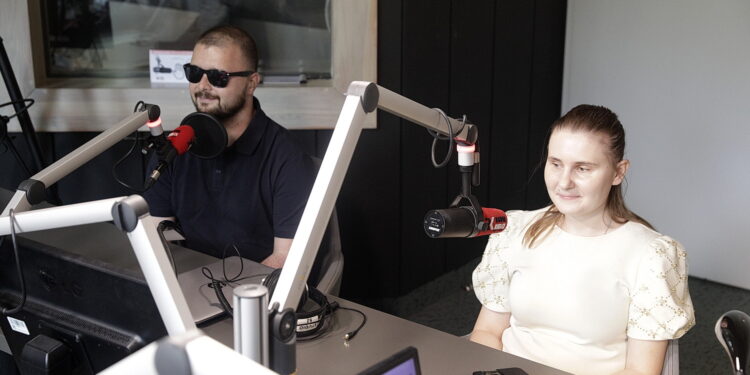 28.08.2026. Radio Kielce. Na zdjęciu: Piotr Żołądek i Milena Rot-Żołądek, zwycięzcy w wakacyjnym konkursie Radia Kielce „Dźwiękowe historie z wakacji” / Fot. Jarosław Kubalski – Radio Kielce