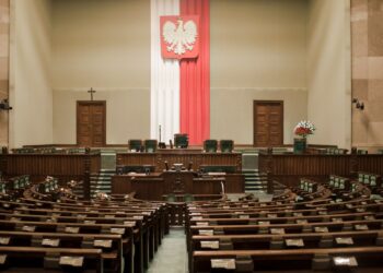 Najnowszy sondaż partyjny. KO przed PiS i Konfederacją