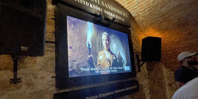 Sandomierz. Nowa wystawa multimedialna w Podziemnej Trasie Turystycznej w Sandomierzu. Ekspozycja przedstawia powstawanie miasta i podziemi / Fot. Grażyna Szlęzak-Wójcik – Radio Kielce