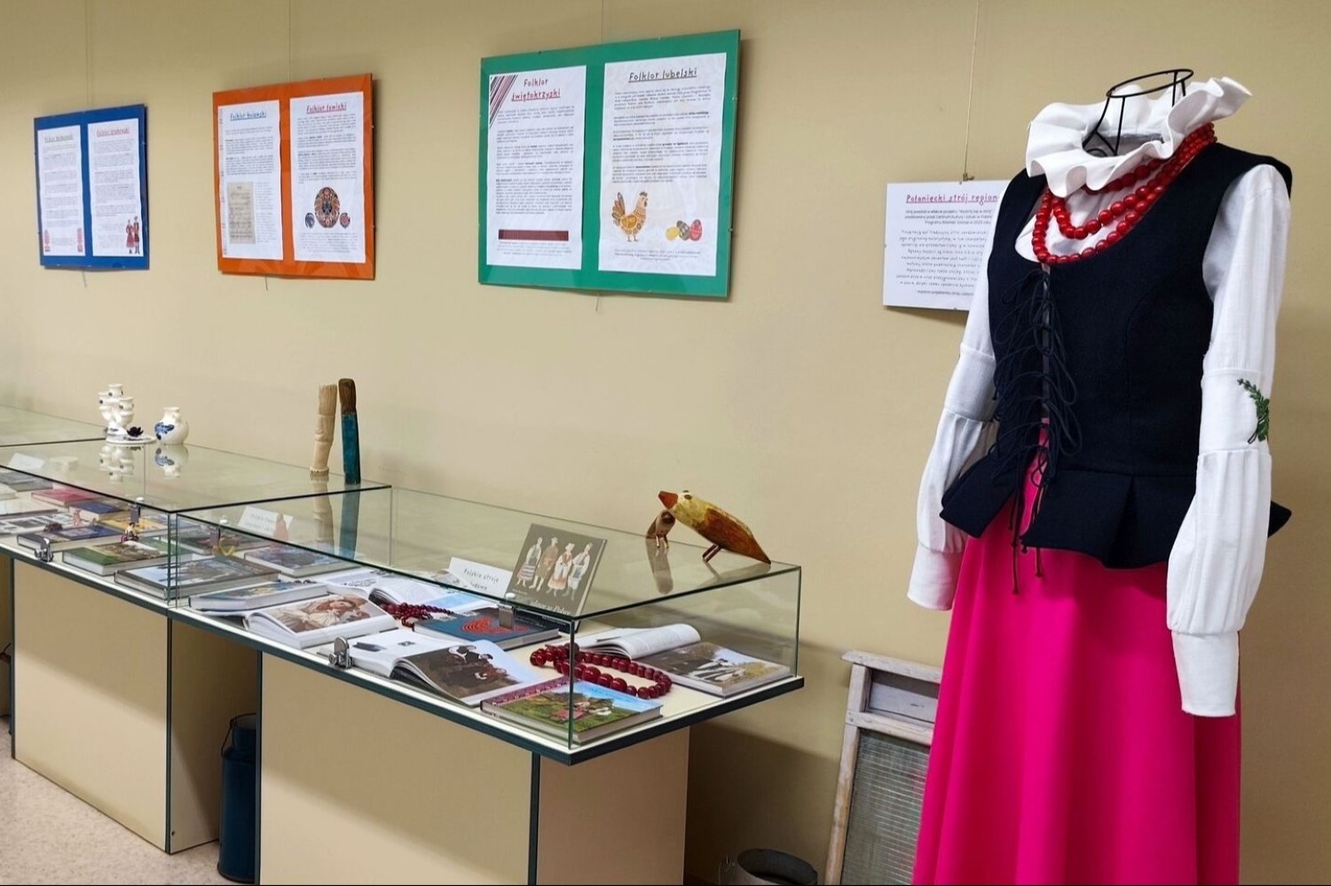 Połaniecki folklor w sztuce, przedmiotach i literaturze – na jednej wystawie