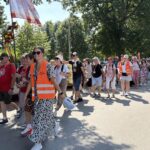Pierwsze kilometry już za pątnikami - Radio Kielce 06.08.2026. Wiślica. Piesza Pielgrzymka diecezji kieleckiej na Jasną Górę / Fot. Marta Gajda-Kruk - Radio Kielce