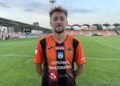 02.08.2026. Ostrowiec Św. Inauguracja Betclic 3. Ligi: KSZO 1929 Ostrowiec - Podlasie Biała Podlaska. Na zdjęciu: Bartosz Snopczyński - strzelec zwycięskiej bramki dla KSZO / Fot. Kamil Król - Radio Kielce