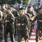 6.08.2026. Kraków. Uczestnicy 61. Marszu Szlakiem Pierwszej Kompanii Kadrowej. W marszu „Kadrówki”, upamiętniającym wymarsz pierwszej Kompanii Kadrowej z Krakowa w 1914 roku, biorą udział członkowie organizacji strzeleckich, żołnierze oraz osoby cywilne / Fot. PAP - Łukasz Gągulski