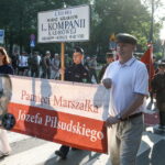 6.08.2026. Kraków. Uczestnicy 61. Marszu Szlakiem Pierwszej Kompanii Kadrowej. W marszu „Kadrówki”, upamiętniającym wymarsz pierwszej Kompanii Kadrowej z Krakowa w 1914 roku, biorą udział członkowie organizacji strzeleckich, żołnierze oraz osoby cywilne / Fot. PAP - Łukasz Gągulski