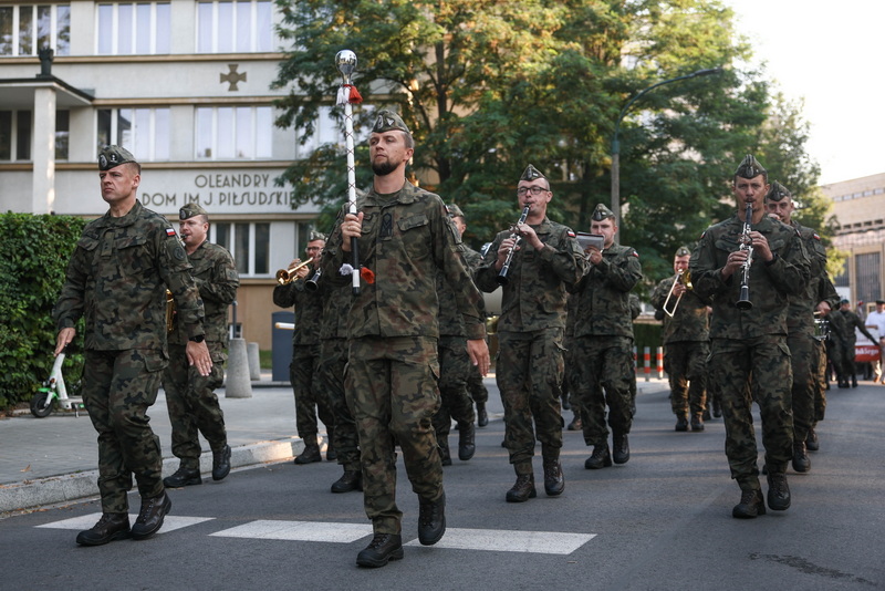 6.08.2026. Kraków. Uczestnicy 61. Marszu Szlakiem Pierwszej Kompanii Kadrowej. W marszu „Kadrówki”, upamiętniającym wymarsz pierwszej Kompanii Kadrowej z Krakowa w 1914 roku, biorą udział członkowie organizacji strzeleckich, żołnierze oraz osoby cywilne / Fot. PAP - Łukasz Gągulski