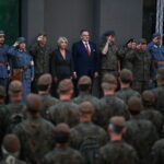 6.08.2026. Kraków. Uczestnicy 61. Marszu Szlakiem Pierwszej Kompanii Kadrowej. W marszu „Kadrówki”, upamiętniającym wymarsz pierwszej Kompanii Kadrowej z Krakowa w 1914 roku, biorą udział członkowie organizacji strzeleckich, żołnierze oraz osoby cywilne / Fot. PAP - Łukasz Gągulski