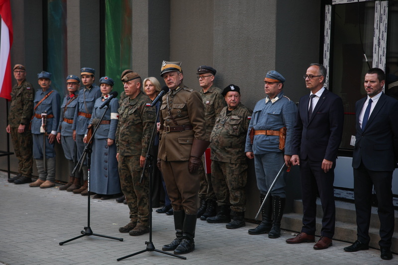 6.08.2026. Kraków. Uczestnicy 61. Marszu Szlakiem Pierwszej Kompanii Kadrowej. W marszu „Kadrówki”, upamiętniającym wymarsz pierwszej Kompanii Kadrowej z Krakowa w 1914 roku, biorą udział członkowie organizacji strzeleckich, żołnierze oraz osoby cywilne / Fot. PAP - Łukasz Gągulski