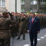 6.08.2026. Kraków. Uczestnicy 61. Marszu Szlakiem Pierwszej Kompanii Kadrowej. W marszu „Kadrówki”, upamiętniającym wymarsz pierwszej Kompanii Kadrowej z Krakowa w 1914 roku, biorą udział członkowie organizacji strzeleckich, żołnierze oraz osoby cywilne / Fot. PAP - Łukasz Gągulski
