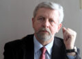 Na zdjęciu archiwalnym z 10 marca 2010 roku jeden z liderów białoruskiej opozycji Aleksander Milinkiewicz podczas spotkania sejmowego Zespołu ds. Białorusi. Aleksander Milinkiewicz zmarł w wieku 79 lat / Fot. PAP - Bartłomiej Zborowski