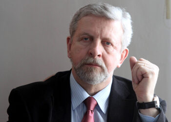 Na zdjęciu archiwalnym z 10 marca 2010 roku jeden z liderów białoruskiej opozycji Aleksander Milinkiewicz podczas spotkania sejmowego Zespołu ds. Białorusi. Aleksander Milinkiewicz zmarł w wieku 79 lat / Fot. PAP - Bartłomiej Zborowski