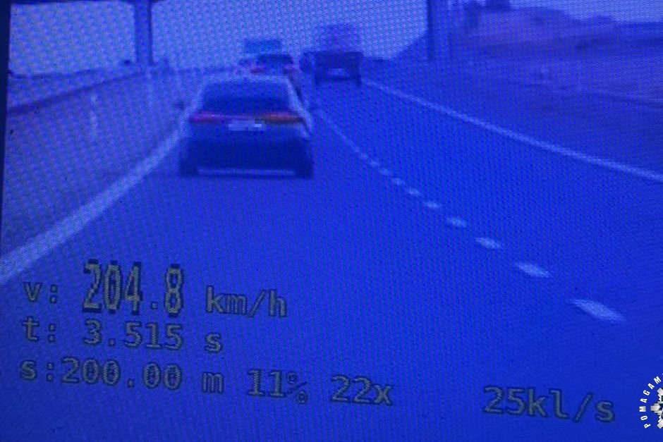 Osobowe Audi pędziło „siódemką” ponad 200 kilometrów na godzinę