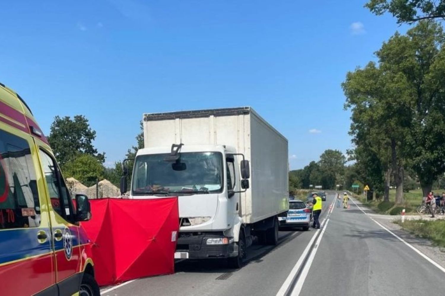 Motorowerzysta zginął pod kołami ciężarówki