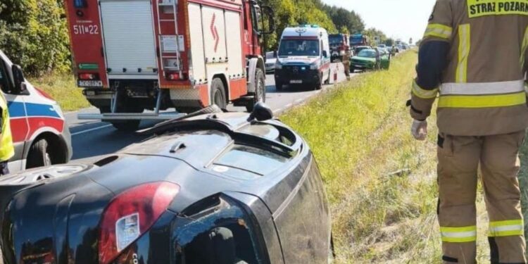 Wypadek w okolicach Włoszczowy. Dwie osoby poszkodowane - Radio Kielce Wypadek w okolicach Włoszczowy. Dwie osoby poszkodowane