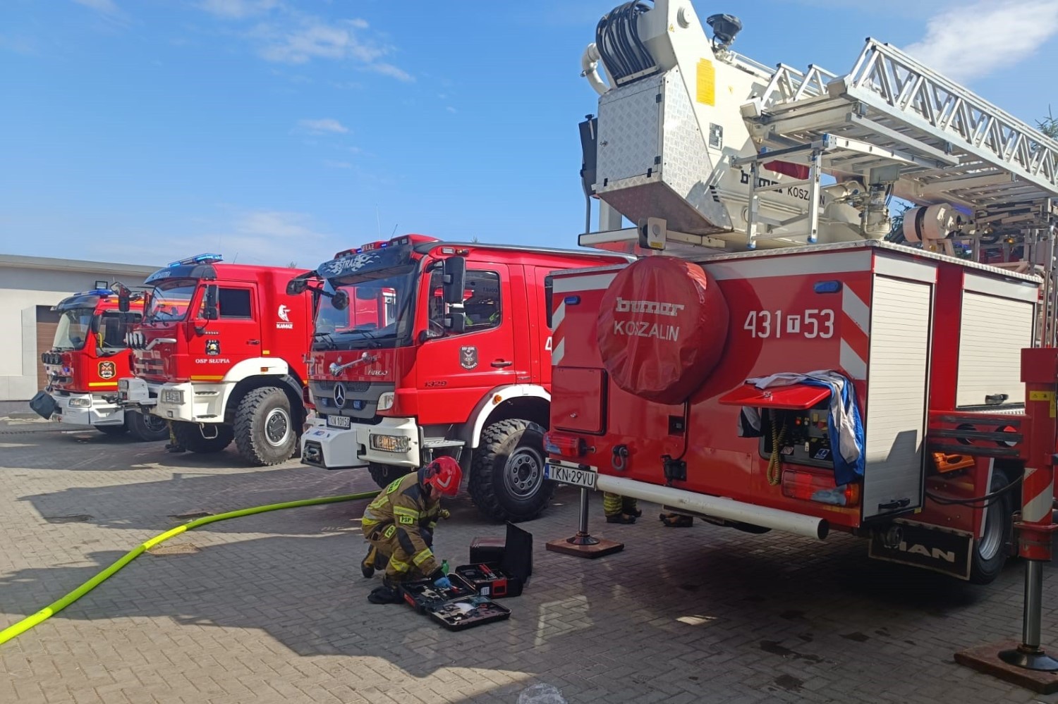 Pożar w zakładzie. W akcji 6 zastępów straży