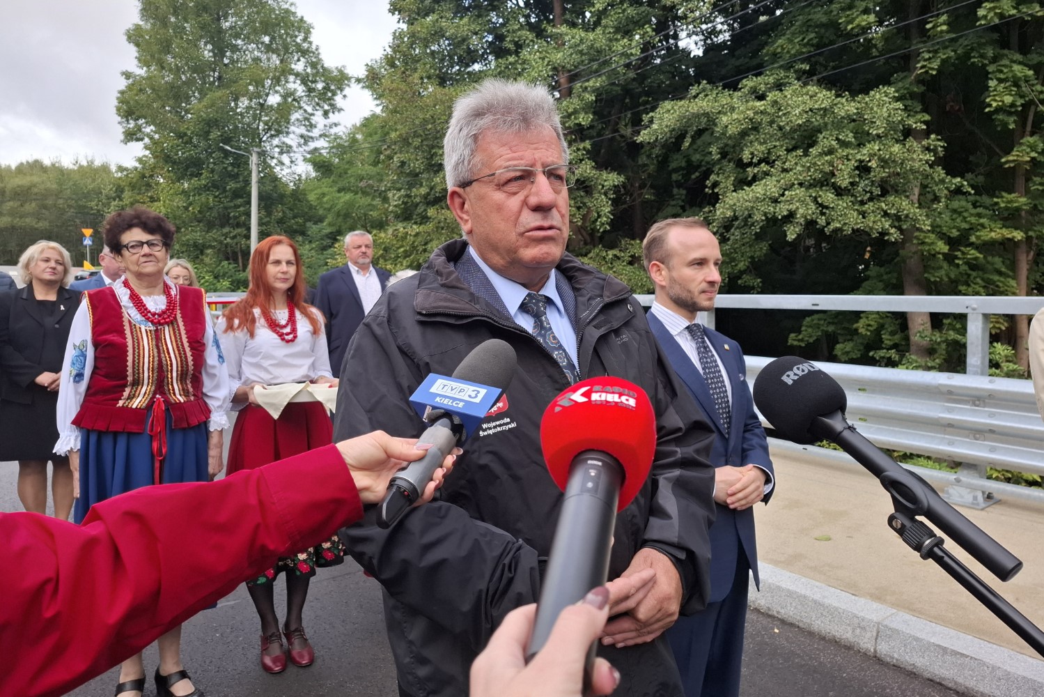 Nowy most i przebudowana droga w Bobrzy