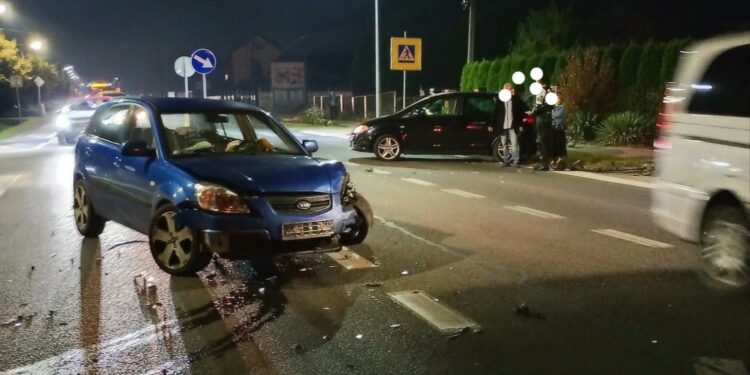 Zderzenie aut na trasie krajowej. Ranna kobieta