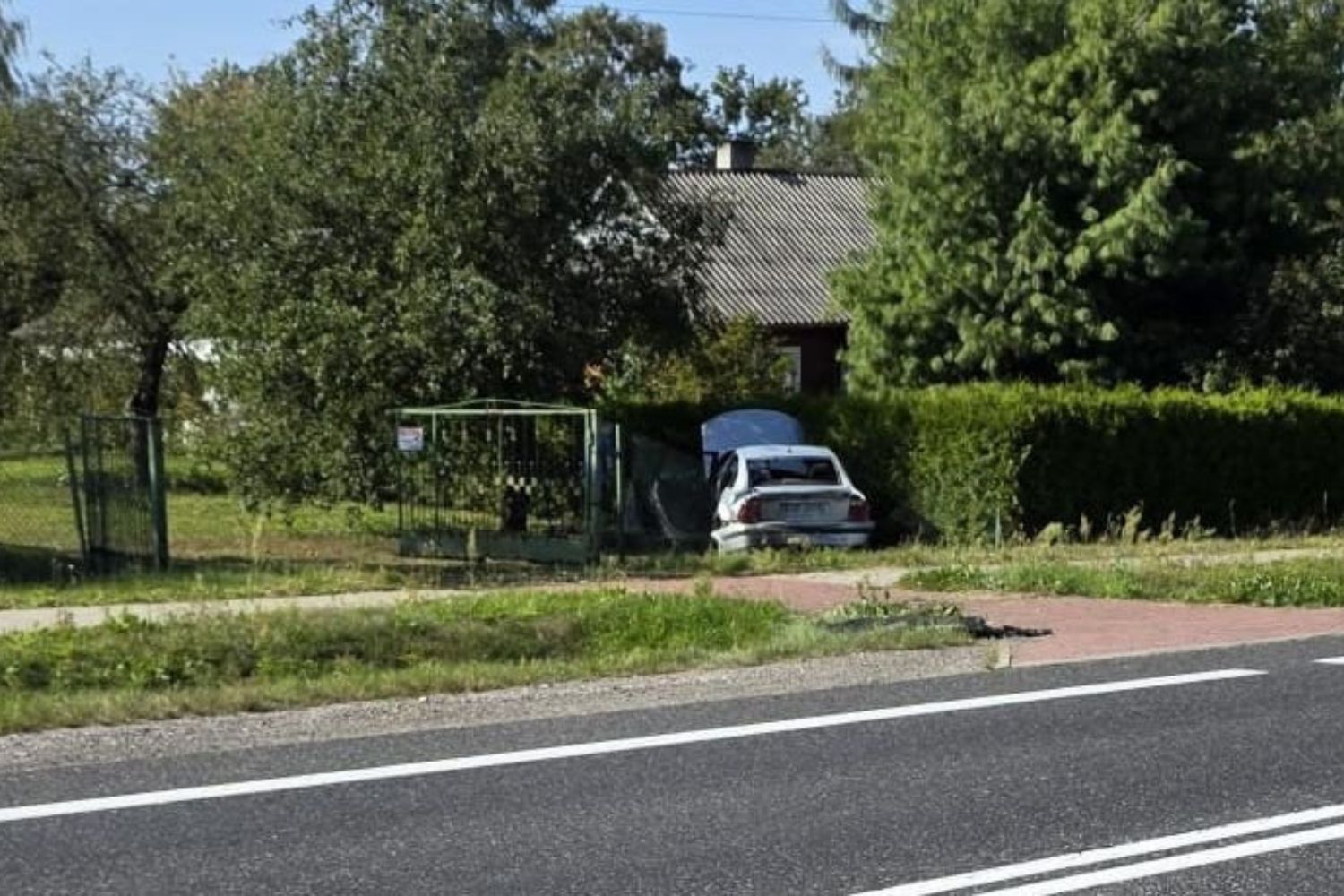 Wypadek na drodze krajowej. Jedna osoba ranna - Radio Kielce 08.09.2026. Miłków w gminie Bodzechów. Zderzenie dwóch pojazdów: ciężarówki i samochodu osobowego / Fot. policja