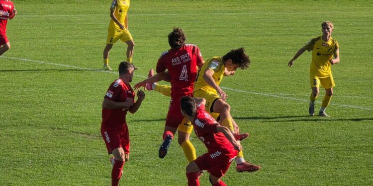 26.09.2026. Mecz 10. kolejki piłkarskiej Betclic 3. Ligi: Naprzód Jędrzejów - AKS 1947 Busko Zdrój / Fot. Maciej Makuła – Radio Kielce