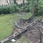 20.09.2026. Dobrowoda. Droga wojewódzka nr 973. Samochód wypadł z drogi i wjechał w ogrodzenie / Fot. Słuchacz