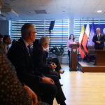 18.09.2026. Kielce. Świętokrzyski Urząd Wojewódzki. Wojewoda świętokrzyski Józef Bryk podpisał z samorządami umowy na usuwanie skutków klęsk żywiołowych / Fot. Wiktor Taszłow - Radio Kielce