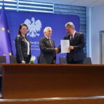 18.09.2026. Kielce. Świętokrzyski Urząd Wojewódzki. Wojewoda świętokrzyski Józef Bryk podpisał z samorządami umowy na usuwanie skutków klęsk żywiołowych / Fot. Wiktor Taszłow - Radio Kielce